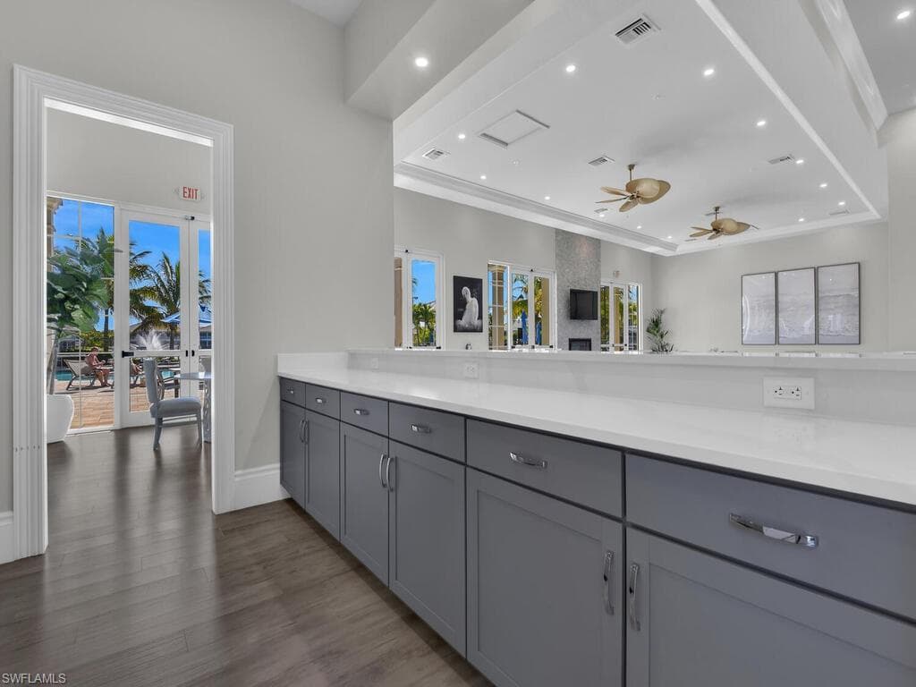 233 Indies DR E # 201, NAPLES FL 34114-42