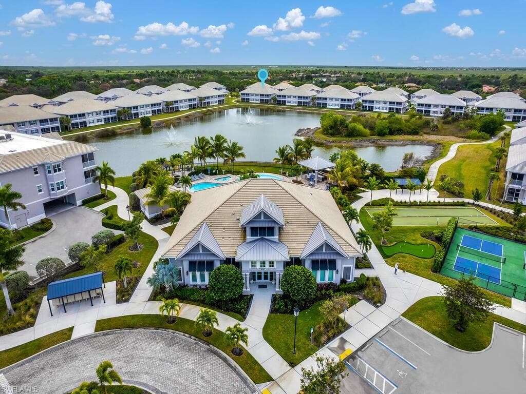 233 Indies DR E # 201, NAPLES FL 34114-37