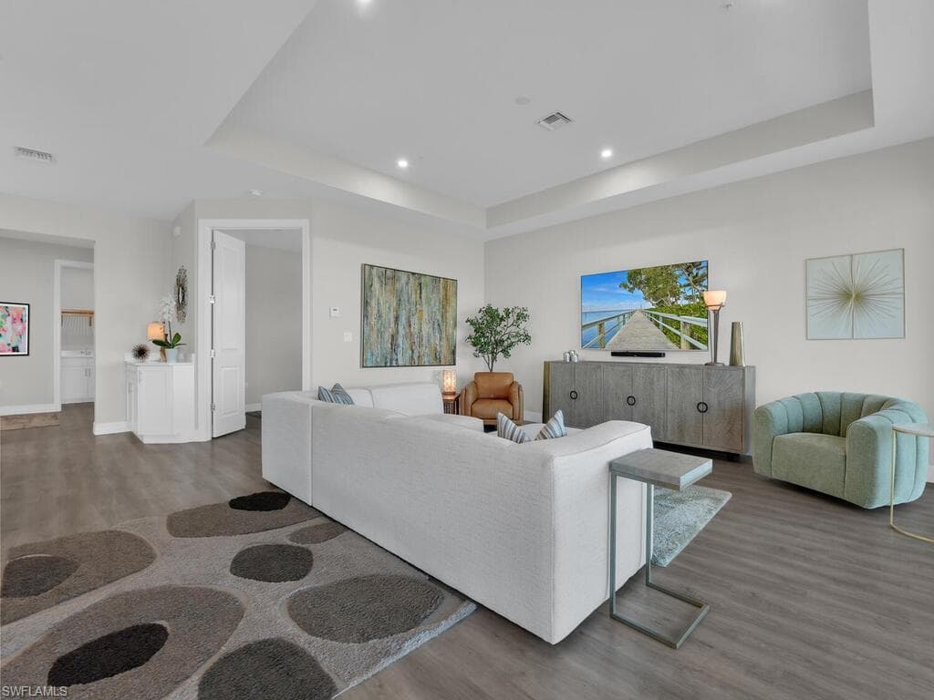 233 Indies DR E # 201, NAPLES FL 34114-23