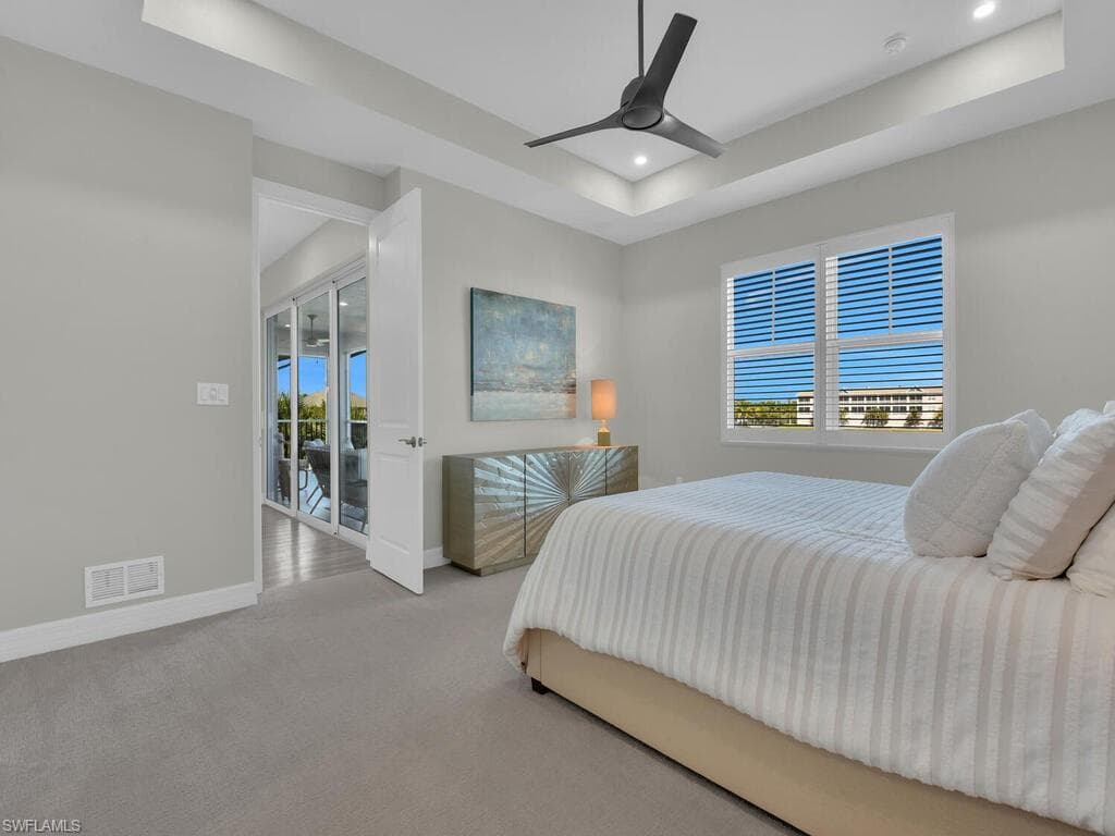 233 Indies DR E # 201, NAPLES FL 34114-19