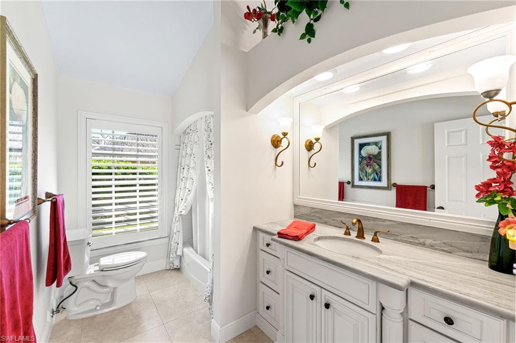 1930 Blackstone CIR, NAPLES FL 34109-16