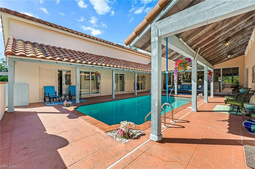 1930 Blackstone CIR, NAPLES FL 34109-20