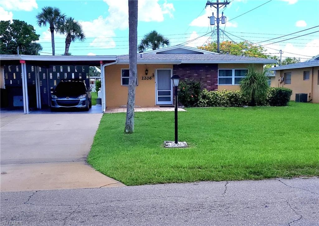 2206 E 6th ST, LEHIGH ACRES FL 33936-1