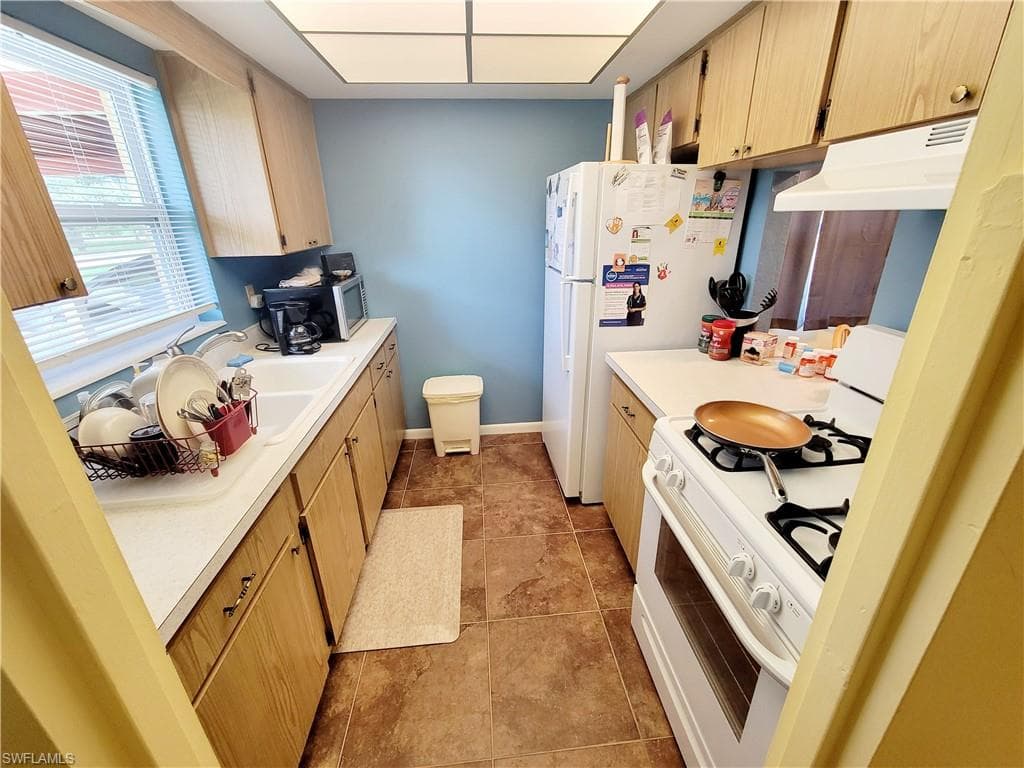 2206 E 6th ST, LEHIGH ACRES FL 33936-9