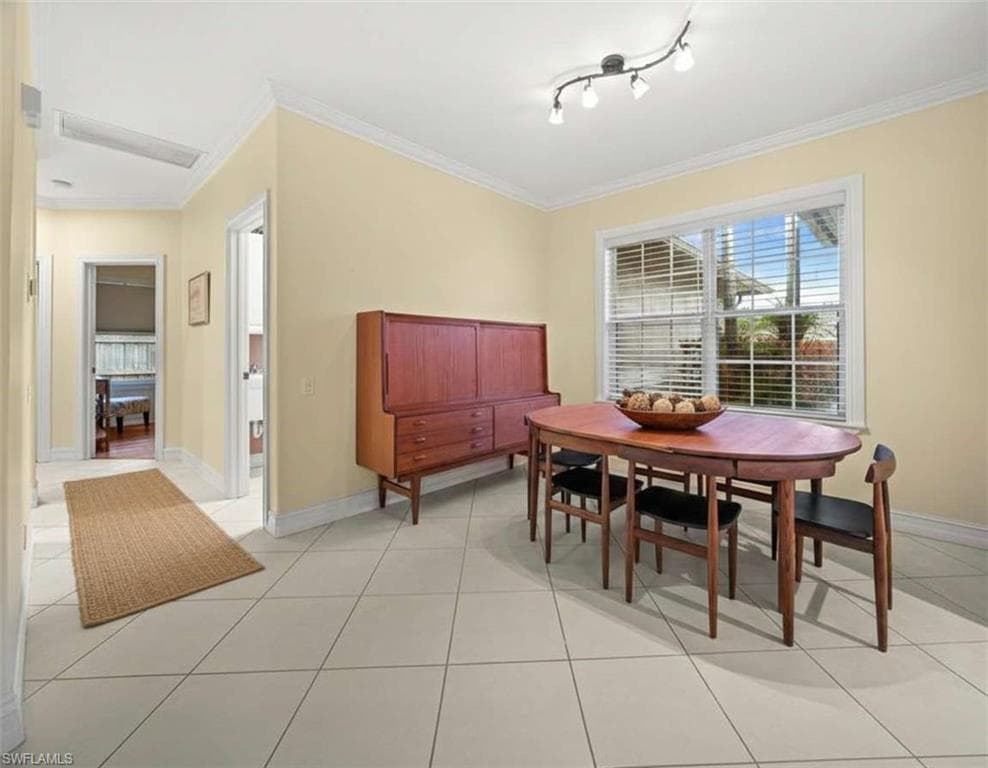 2440 River Reach DR, NAPLES FL 34104-15