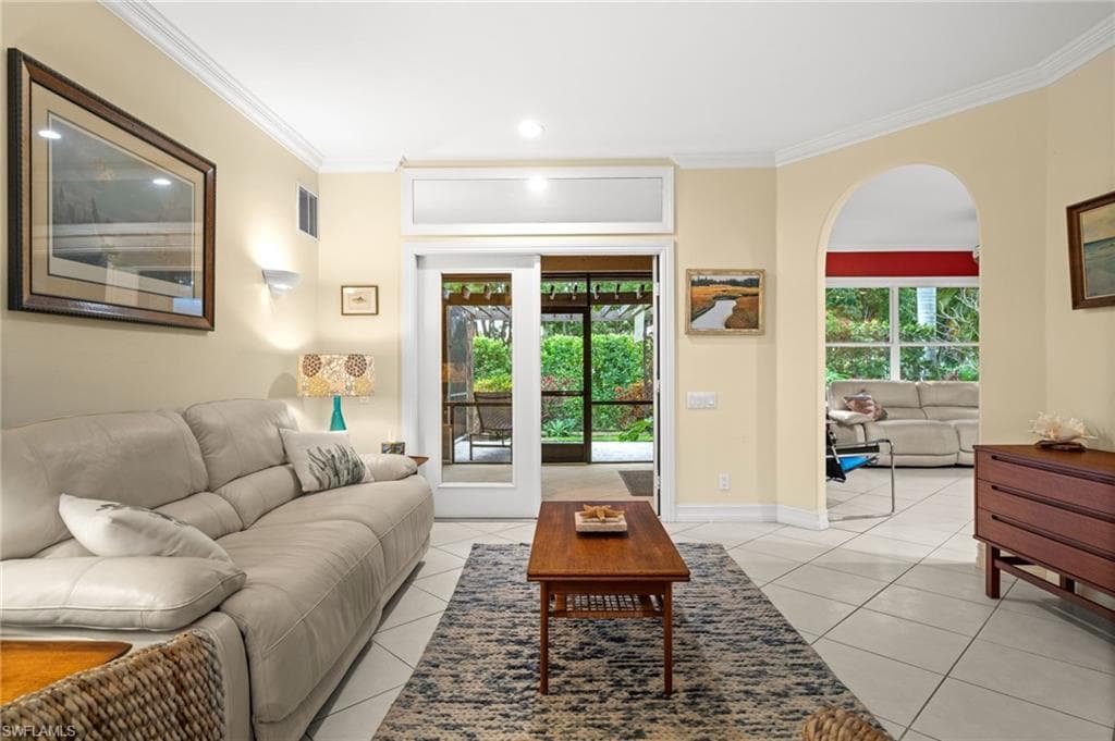 2440 River Reach DR, NAPLES FL 34104-10