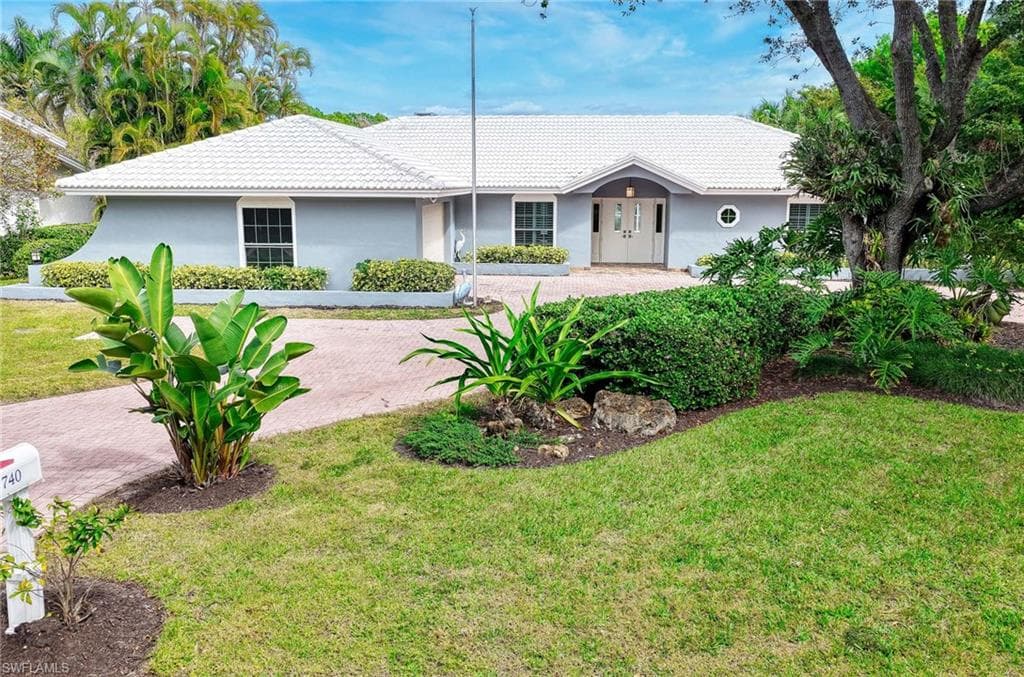 740 Bald Eagle DR # 40, NAPLES FL 34105-38
