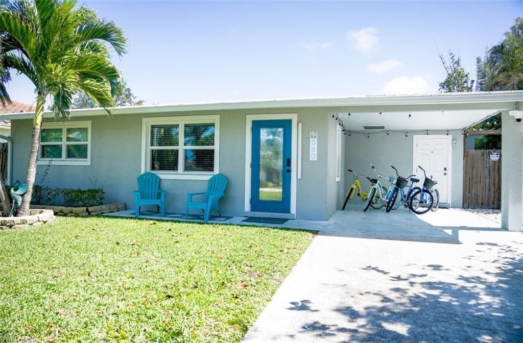 560 E Valley DR, BONITA SPRINGS FL 34134-1