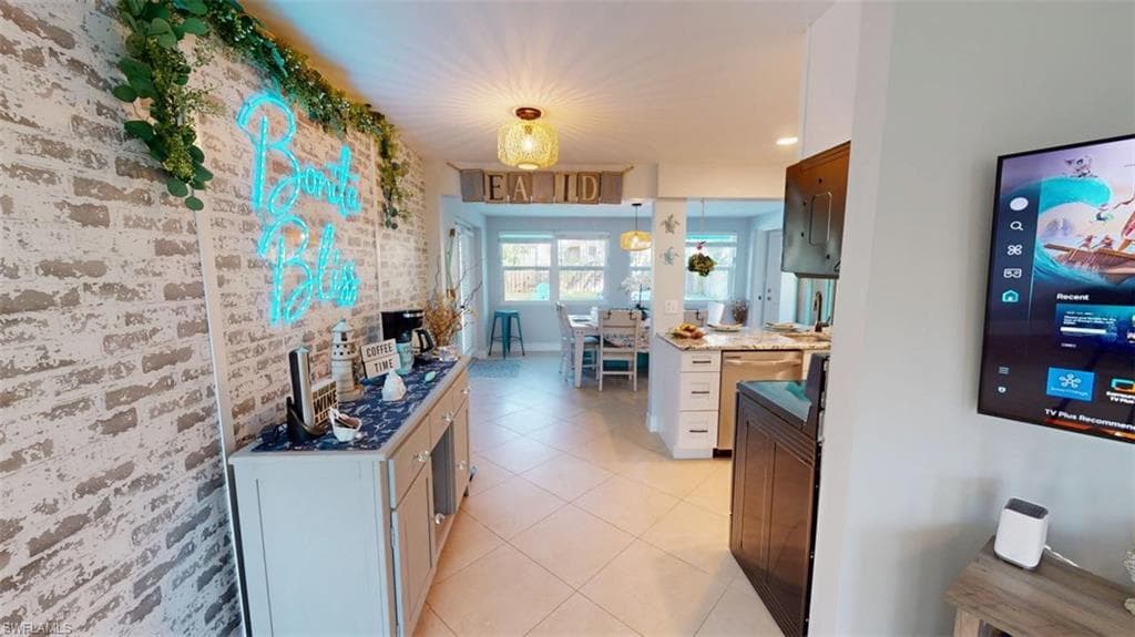 560 E Valley DR, BONITA SPRINGS FL 34134-9