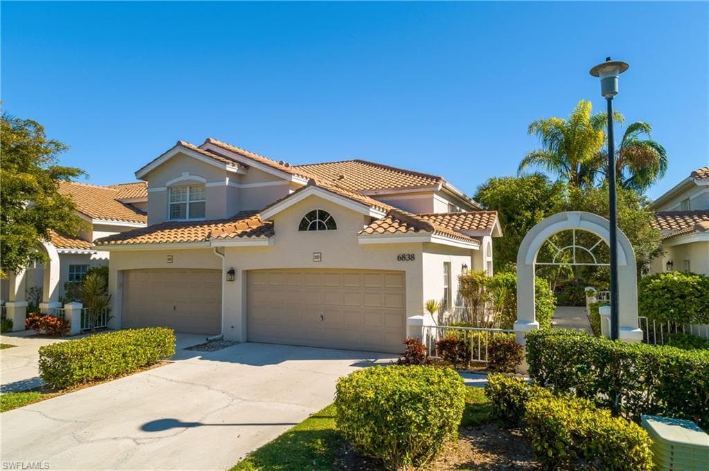 6838 Lantana Bridge RD # 103, NAPLES FL 34109-2