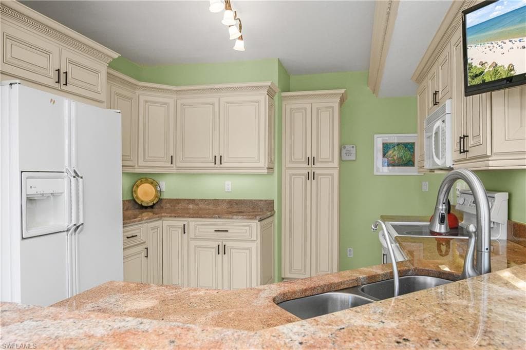 6838 Lantana Bridge RD # 103, NAPLES FL 34109-29