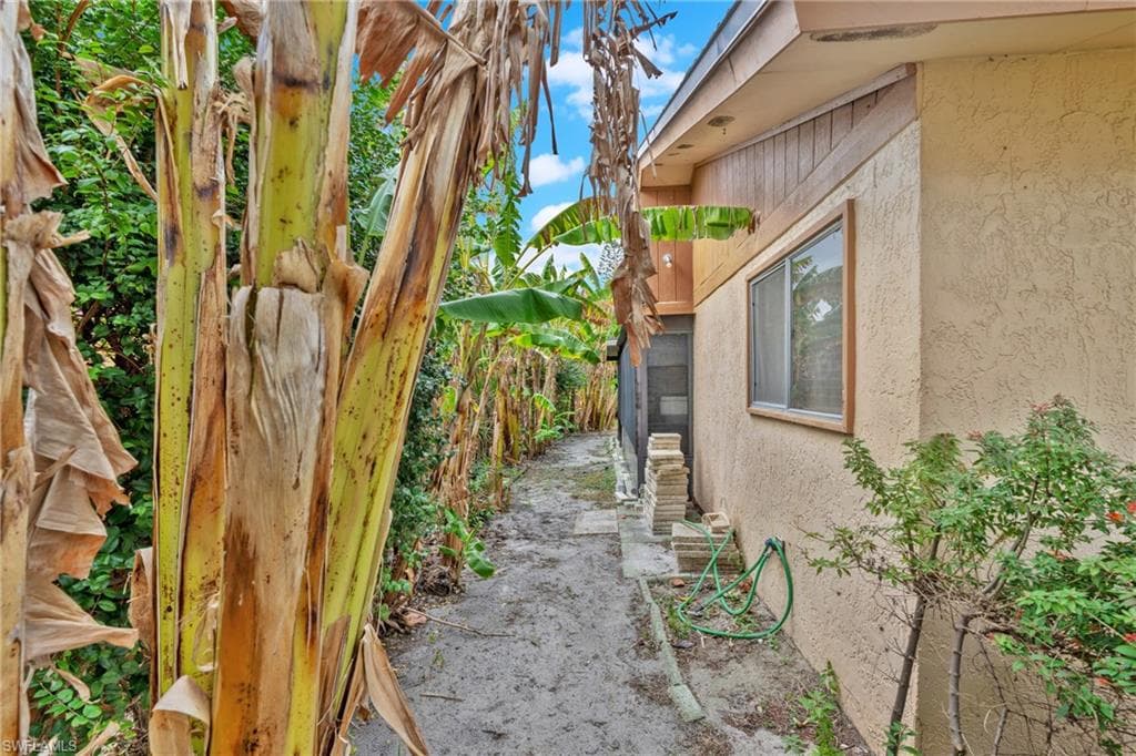 6511 Royal Woods DR-28
