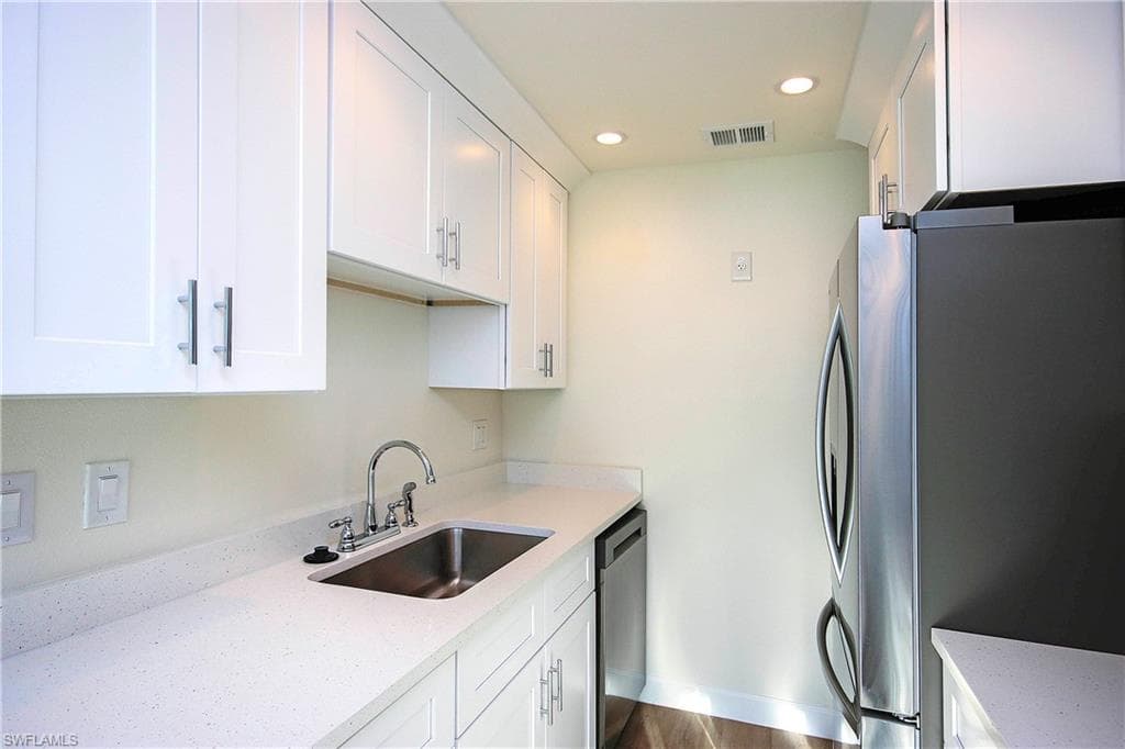 561 Periwinkle WAY # E2, SANIBEL FL 33957-5