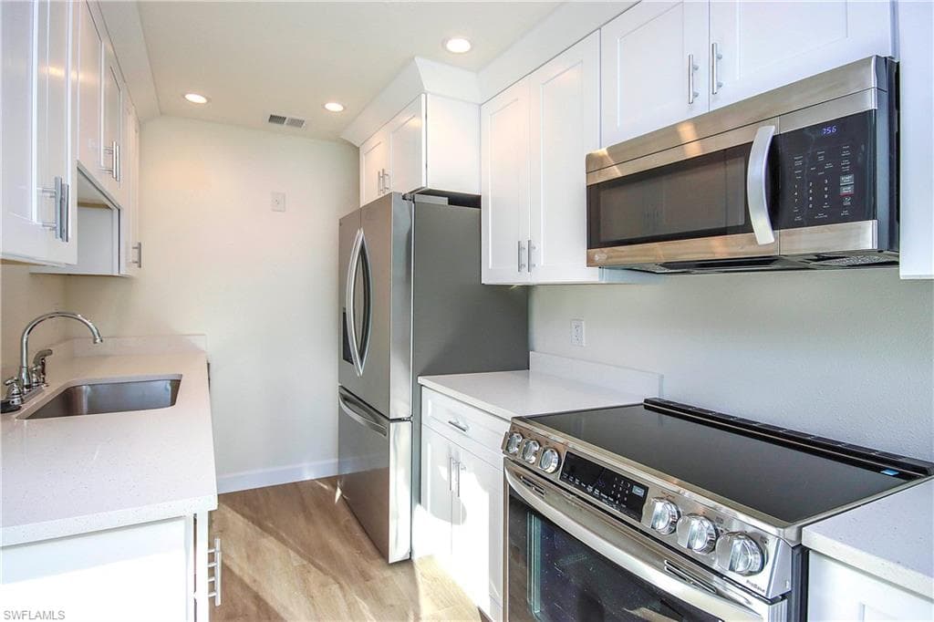 561 Periwinkle WAY # E2, SANIBEL FL 33957-4