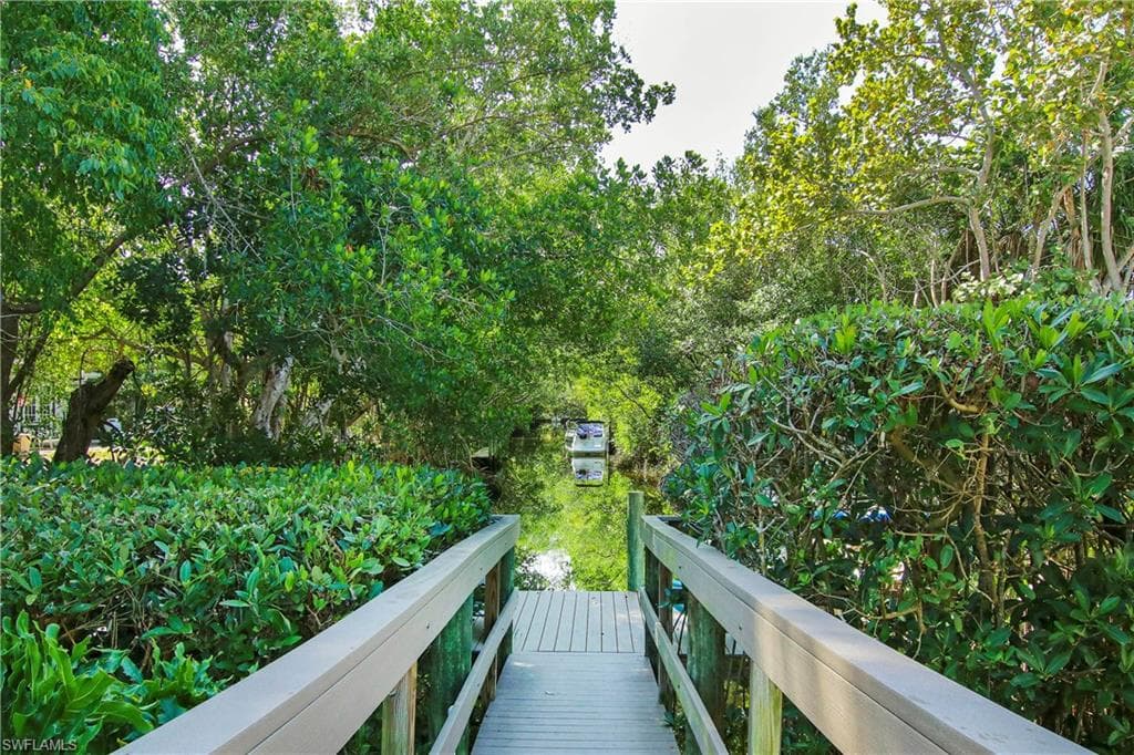 561 Periwinkle WAY # E2, SANIBEL FL 33957-19