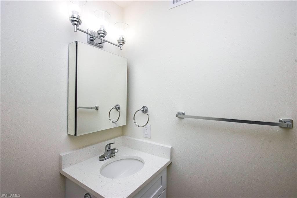 561 Periwinkle WAY # E2, SANIBEL FL 33957-14