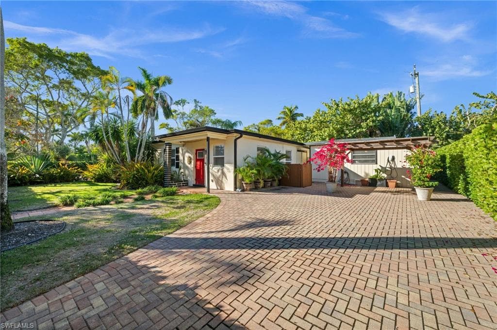 715 10th ST N, NAPLES FL 34102-1