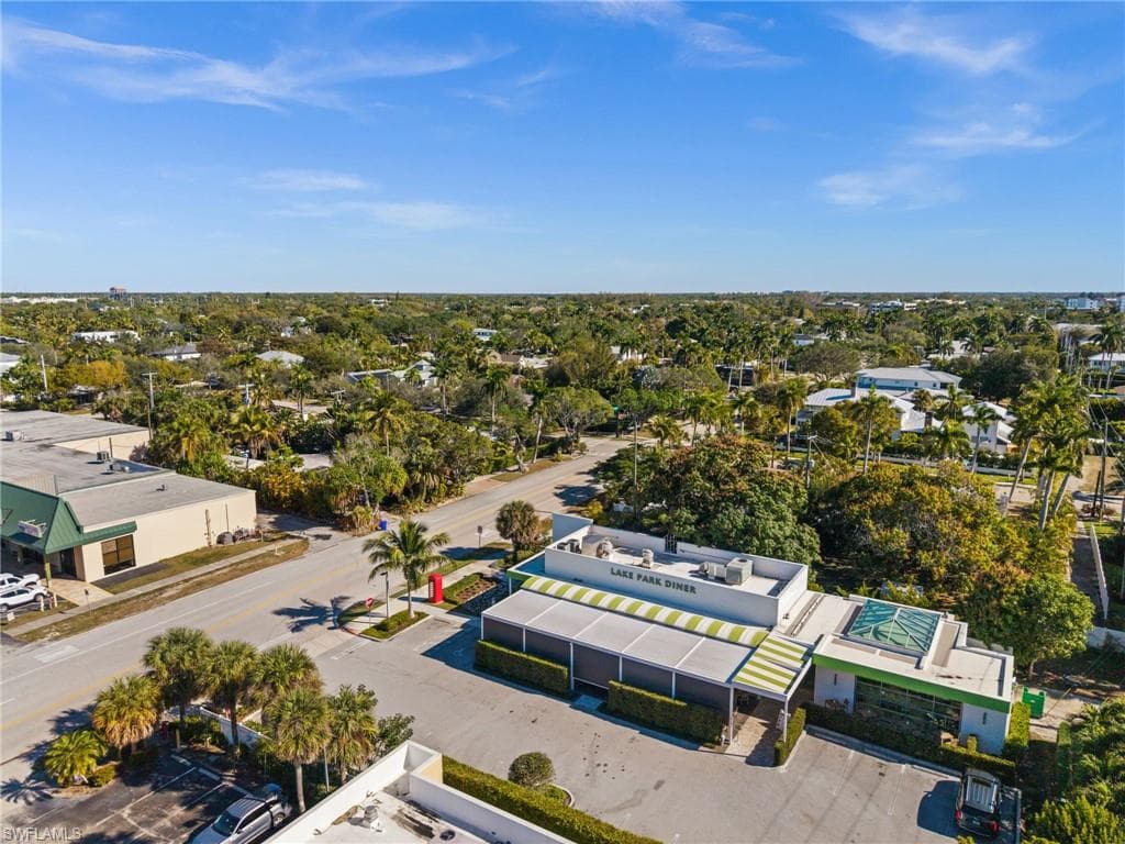 715 10th ST N, NAPLES FL 34102-33