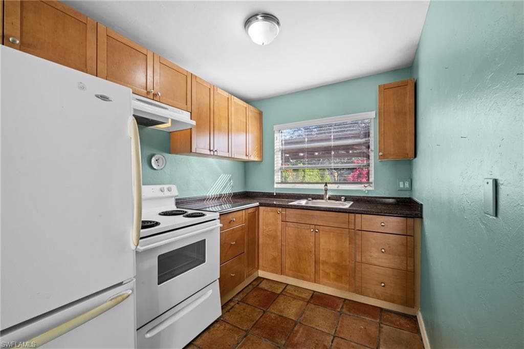 715 10th ST N, NAPLES FL 34102-24