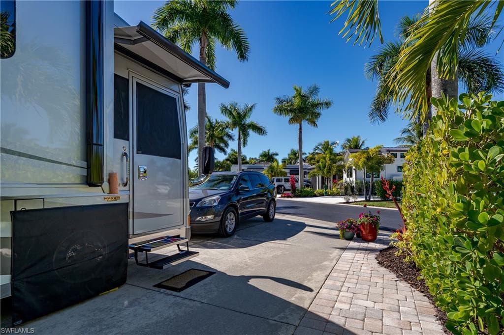 13466 Ladyfish LN, NAPLES FL 34114-22