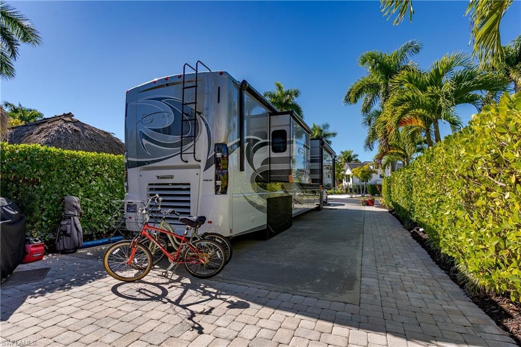 13466 Ladyfish LN, NAPLES FL 34114-26