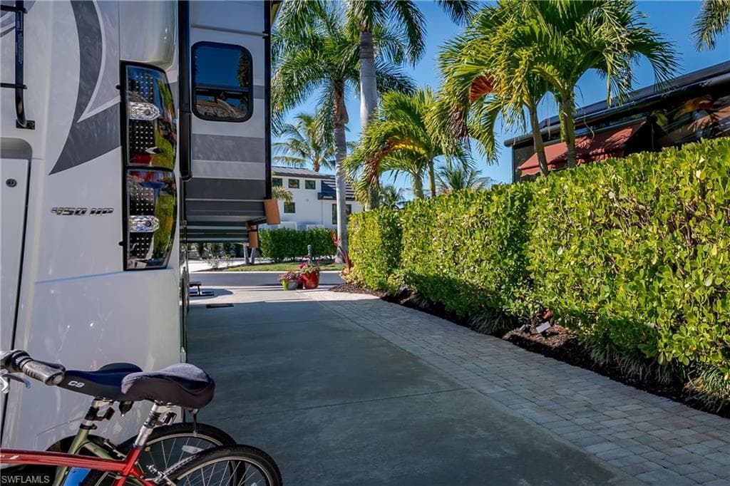 13466 Ladyfish LN, NAPLES FL 34114-25