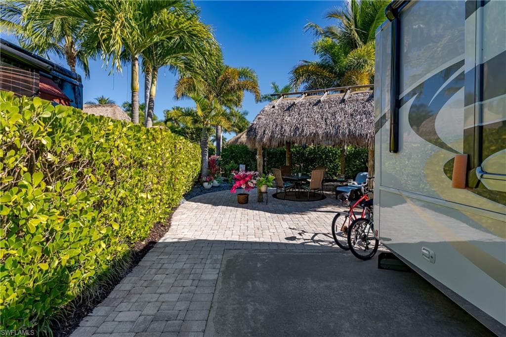 13466 Ladyfish LN, NAPLES FL 34114-17