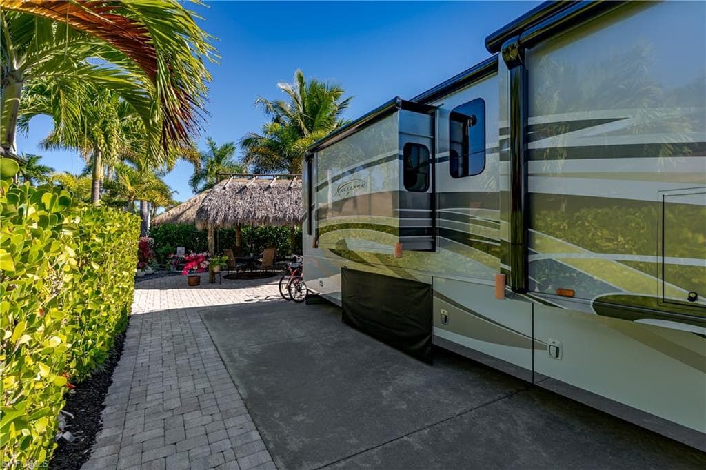 13466 Ladyfish LN, NAPLES FL 34114-18