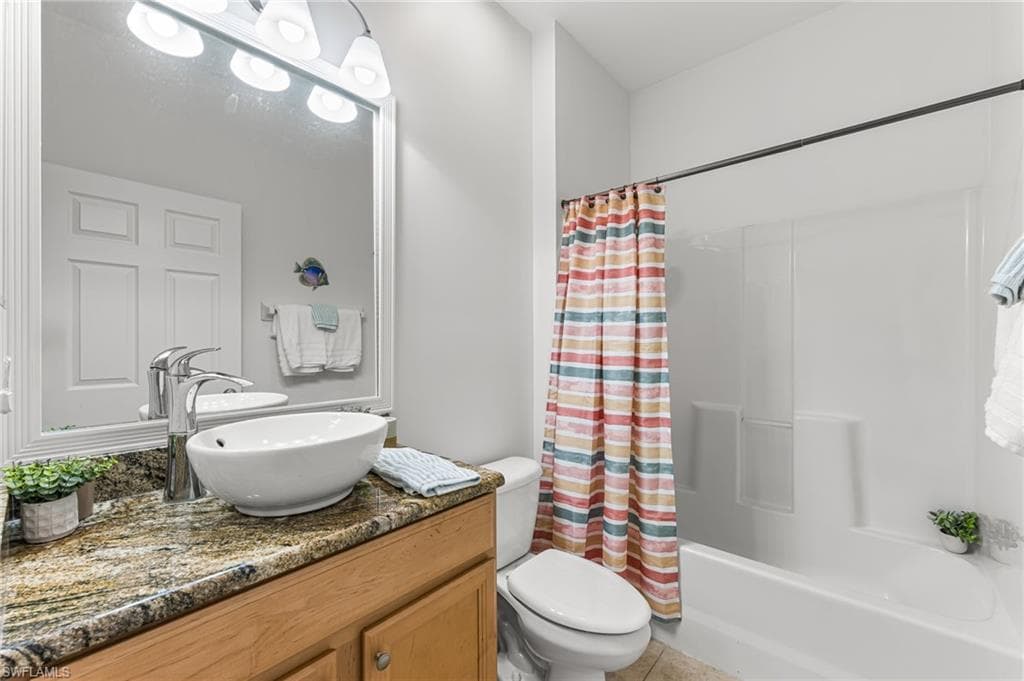 8615 Sumner AVE, FORT MYERS FL 33908-23