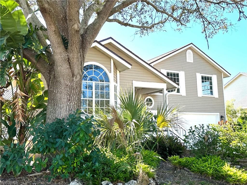 10590 Landau LN, BONITA SPRINGS FL 34135-1