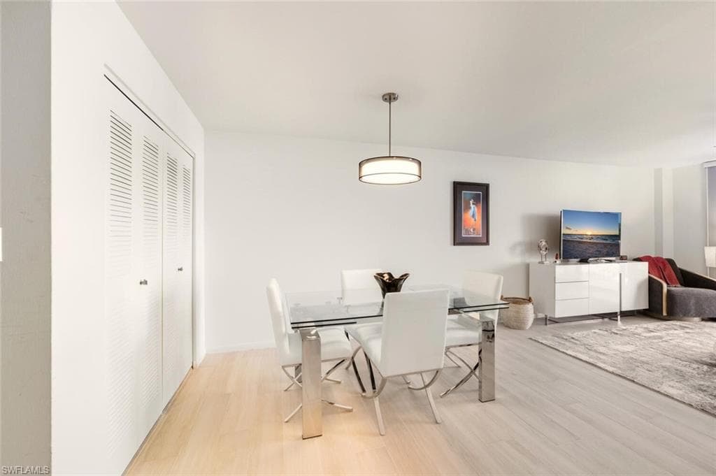 320 Seaview CT # 610, MARCO ISLAND FL 34145-5