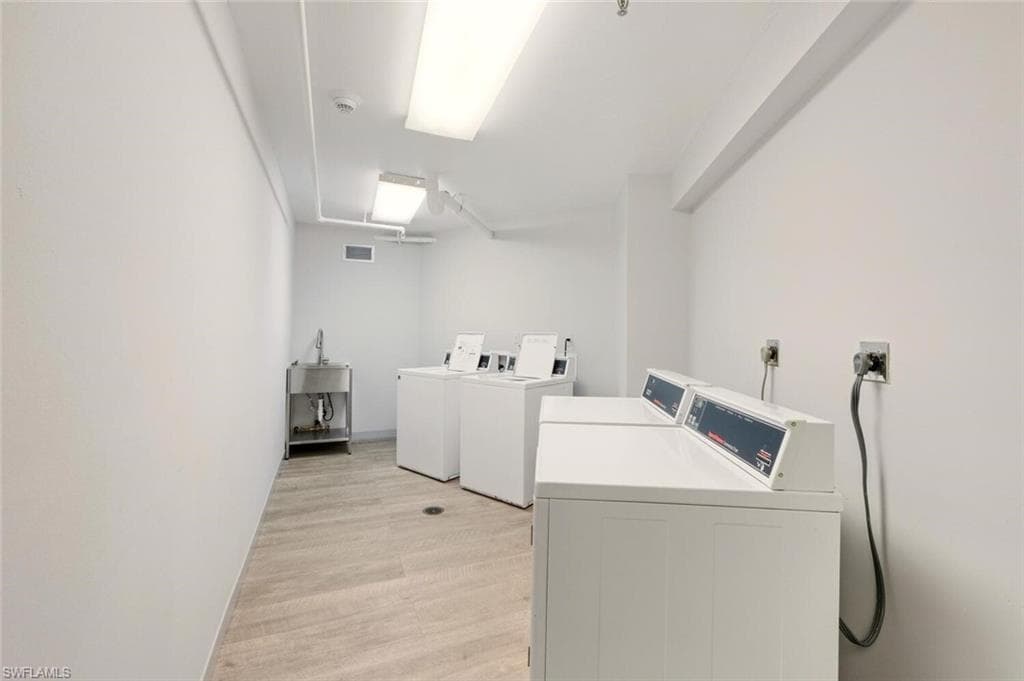 320 Seaview CT # 610, MARCO ISLAND FL 34145-25