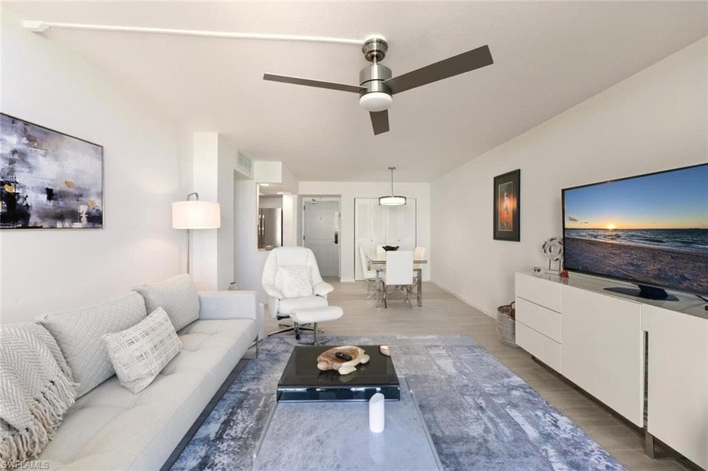 320 Seaview CT # 610, MARCO ISLAND FL 34145-8