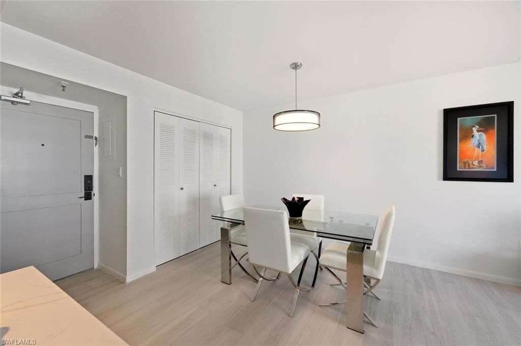 320 Seaview CT # 610, MARCO ISLAND FL 34145-9