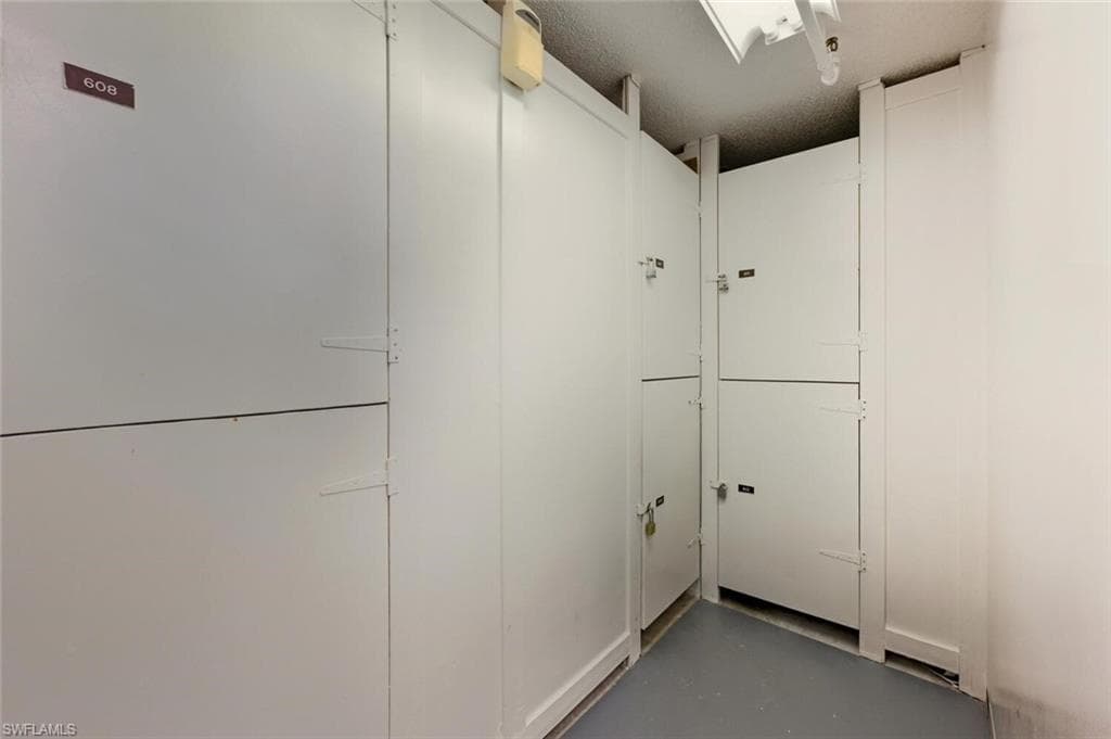 320 Seaview CT # 610, MARCO ISLAND FL 34145-24