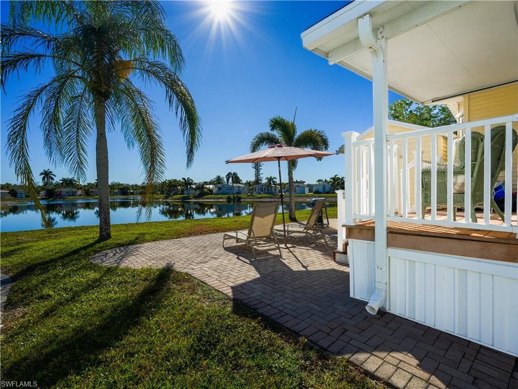 2048 Crystal Lake DR, NAPLES FL 34120-1