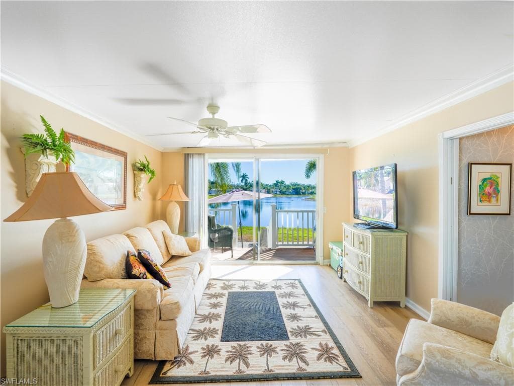 2048 Crystal Lake DR, NAPLES FL 34120-21