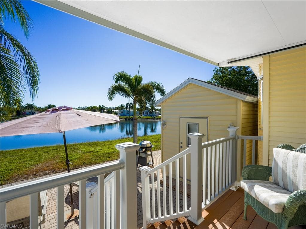 2048 Crystal Lake DR, NAPLES FL 34120-2