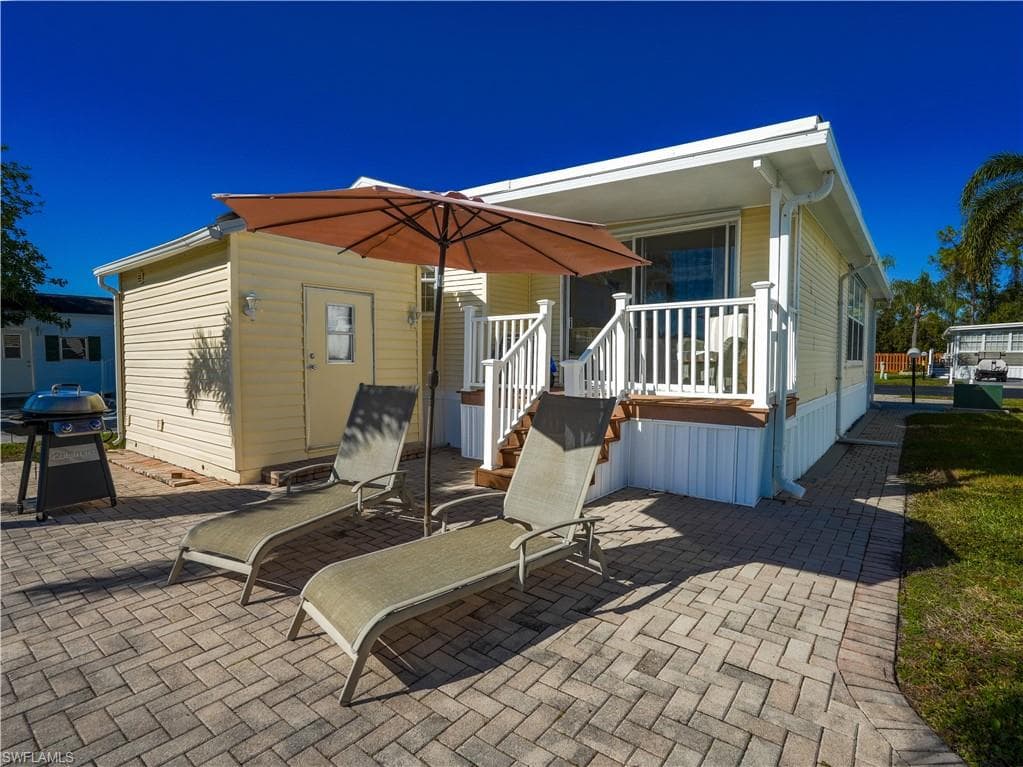 2048 Crystal Lake DR, NAPLES FL 34120-31