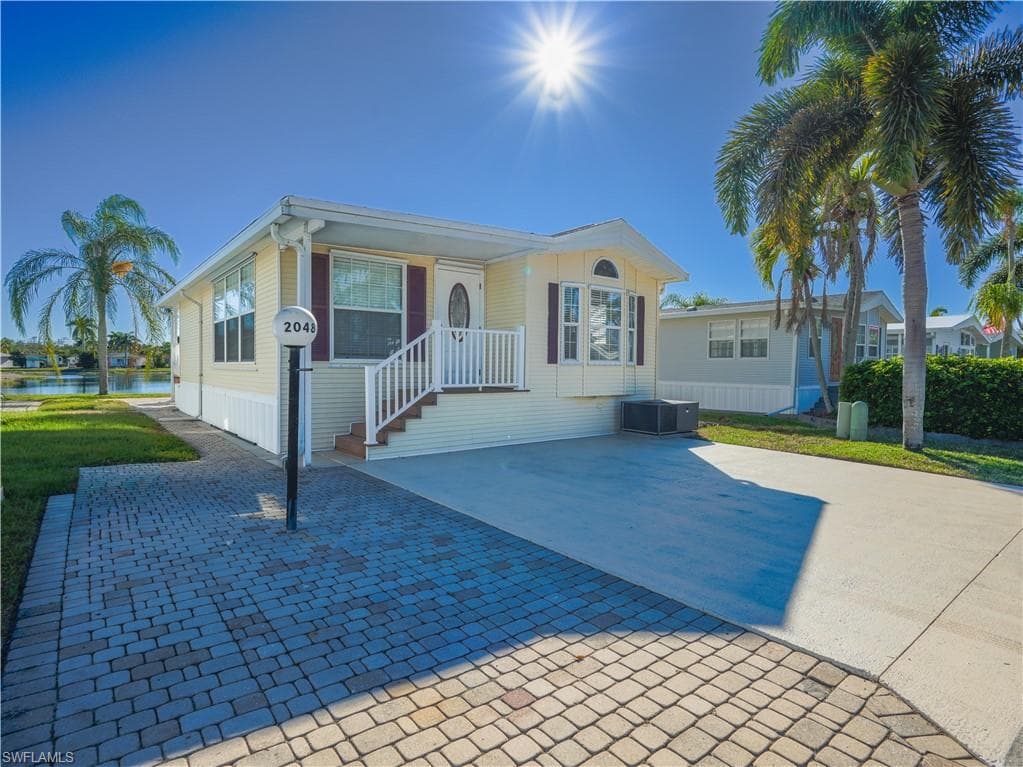 2048 Crystal Lake DR, NAPLES FL 34120-8