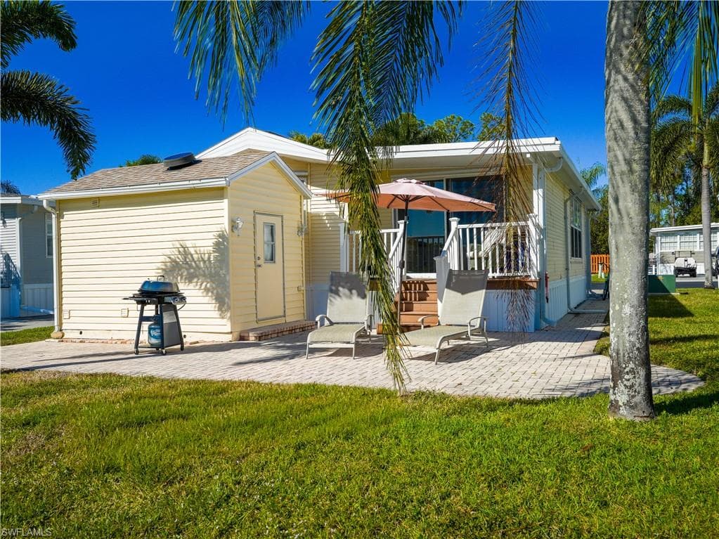 2048 Crystal Lake DR, NAPLES FL 34120-32