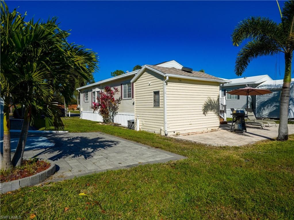 2048 Crystal Lake DR, NAPLES FL 34120-34