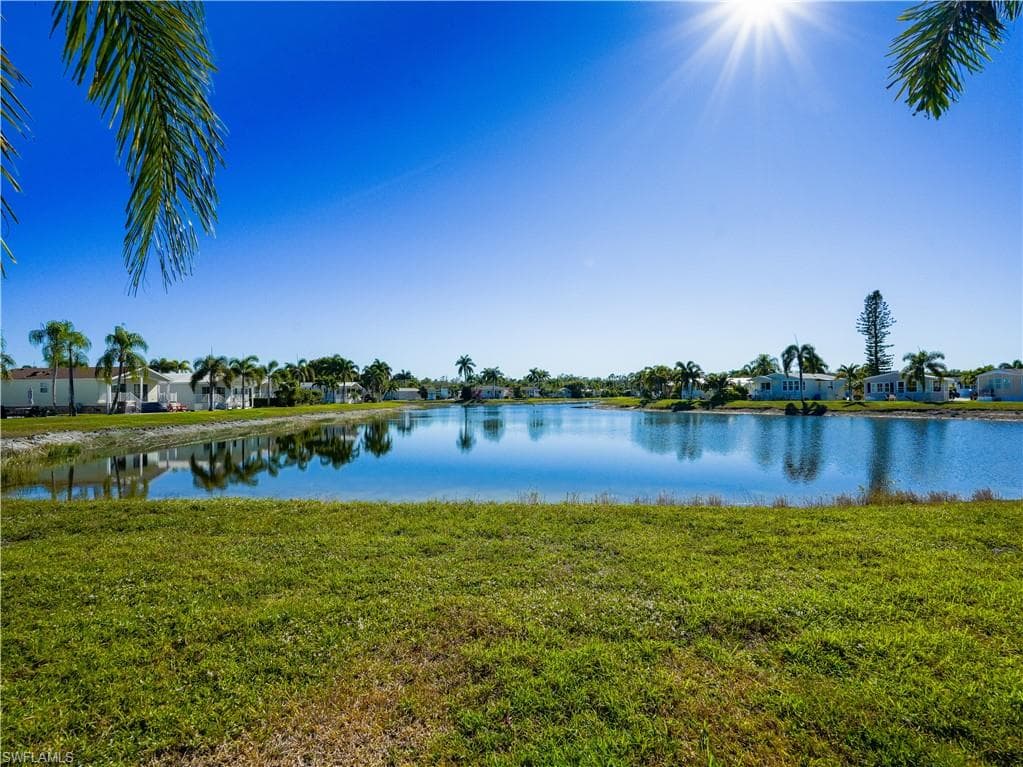 2048 Crystal Lake DR, NAPLES FL 34120-3