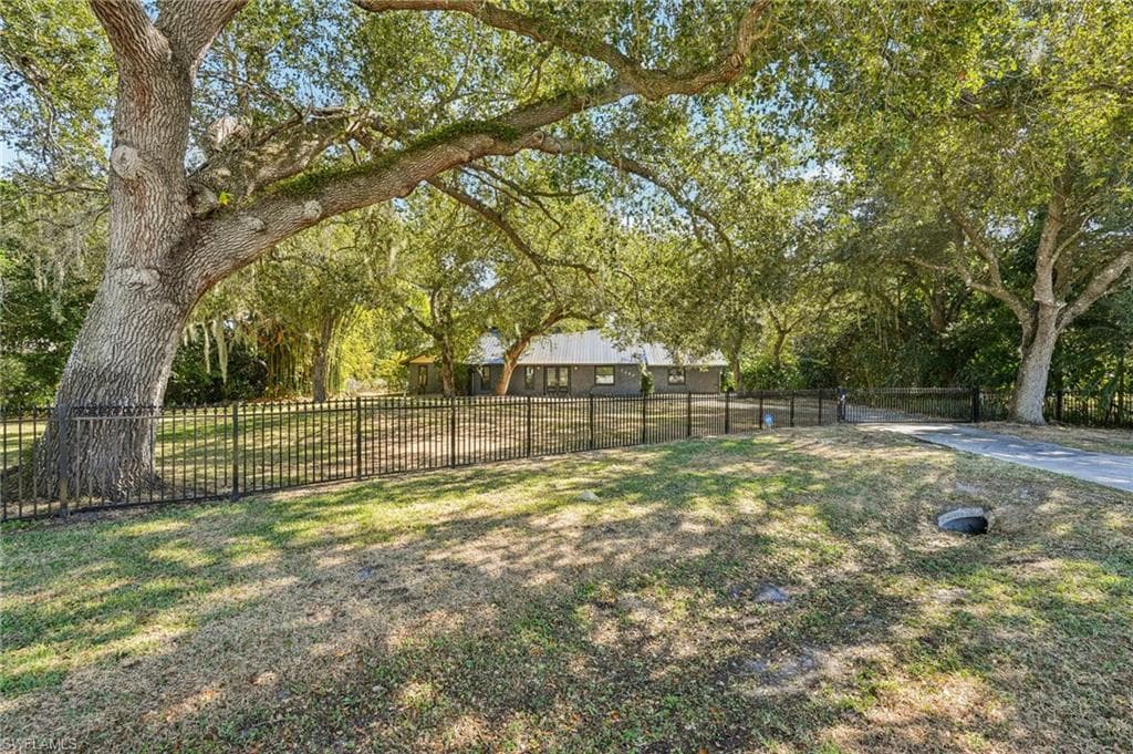 7280 Pelas CIR, NORTH FORT MYERS FL 33917-2