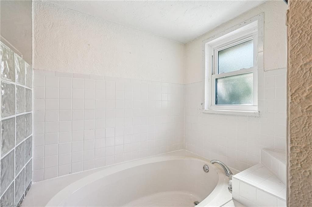 7280 Pelas CIR, NORTH FORT MYERS FL 33917-35