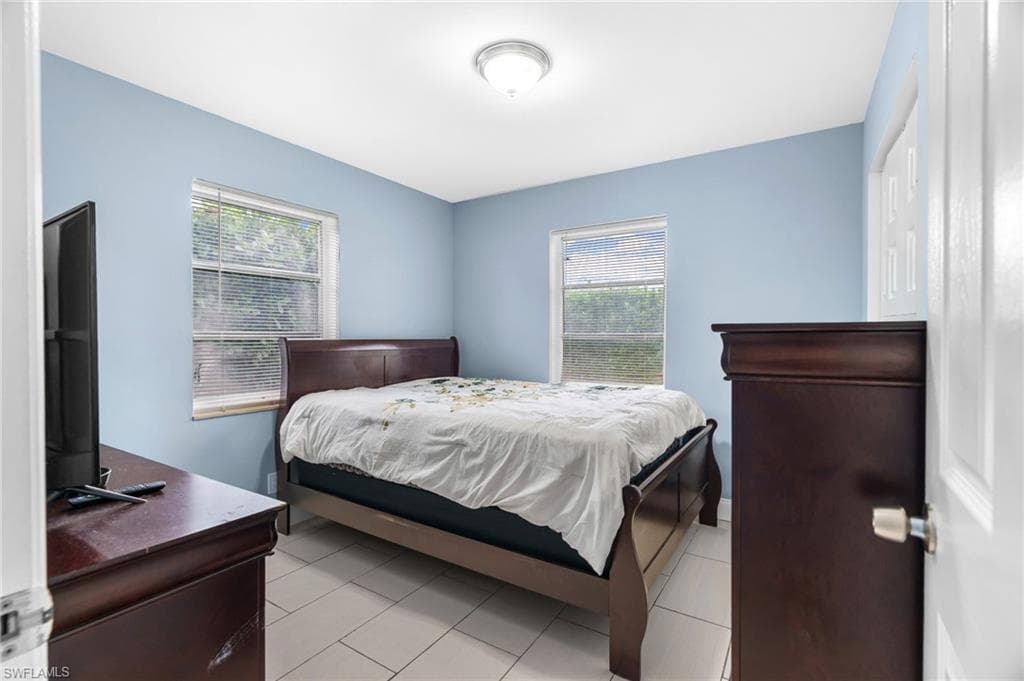 1475 7th ST, WEST PALM BEACH FL 33401-38