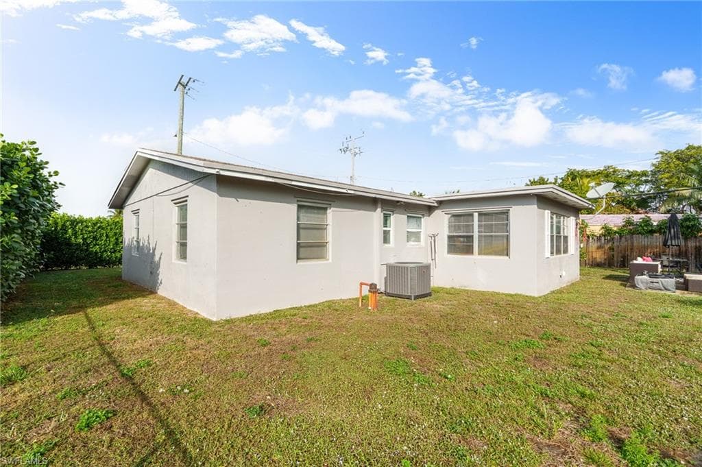 1475 7th ST, WEST PALM BEACH FL 33401-7