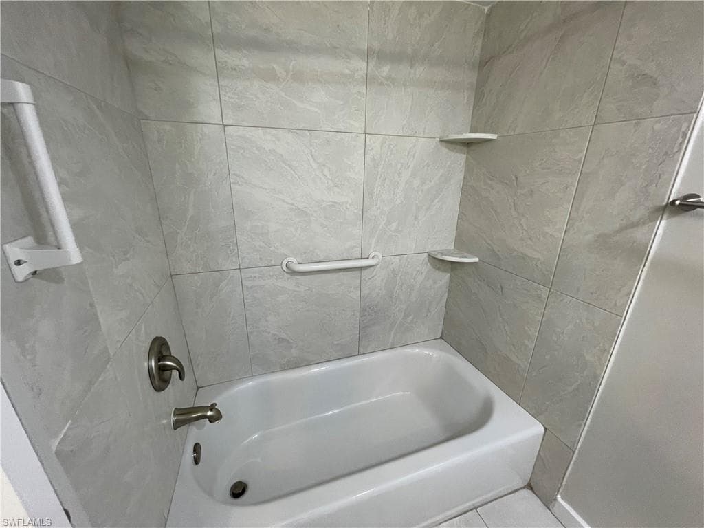 2395 Naples Trace CIR # 6, NAPLES FL 34109-15