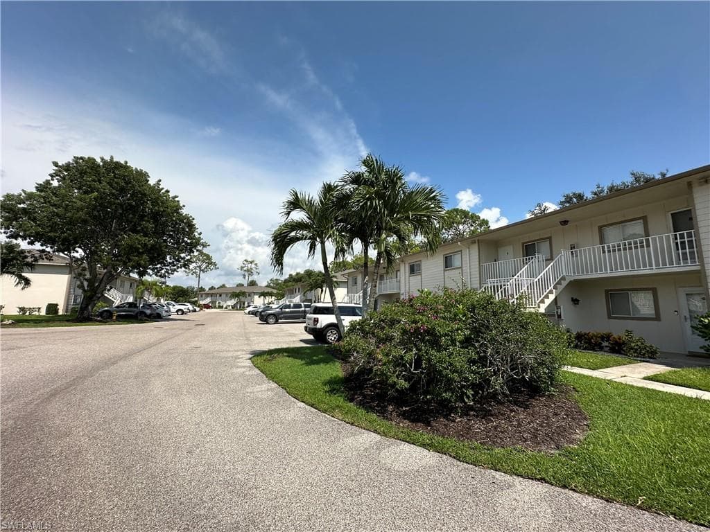 2395 Naples Trace CIR # 6, NAPLES FL 34109-18