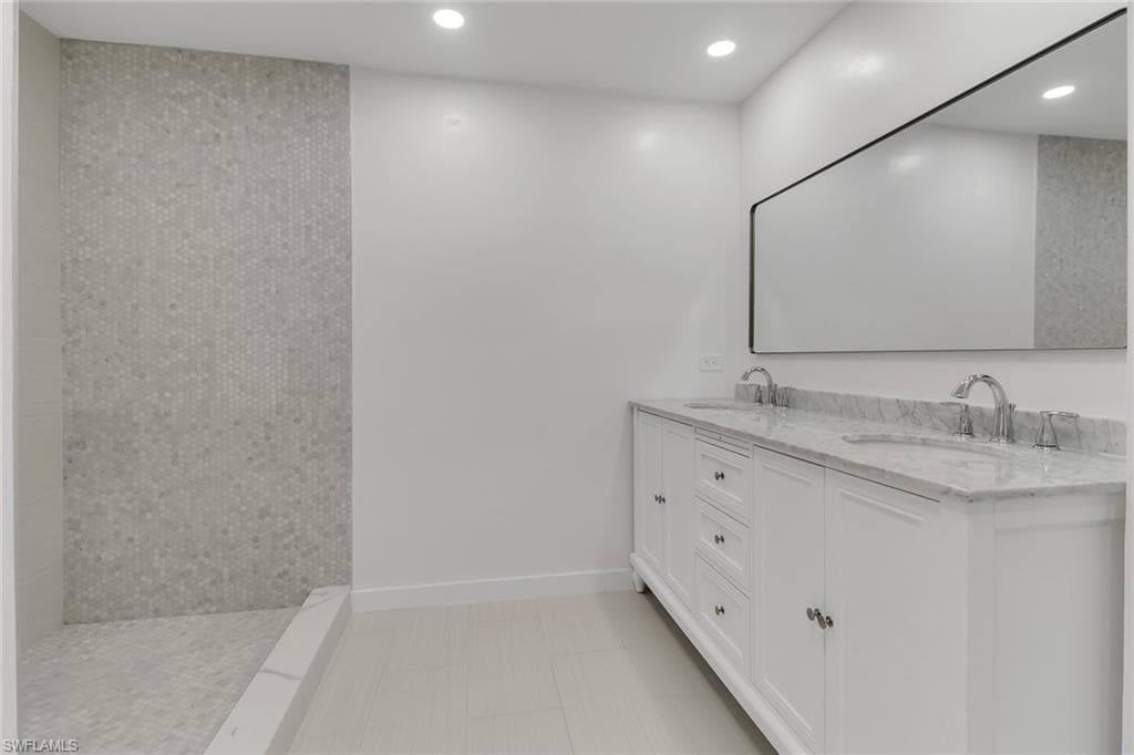 750 Southern Pines DR, NAPLES FL 34103-16